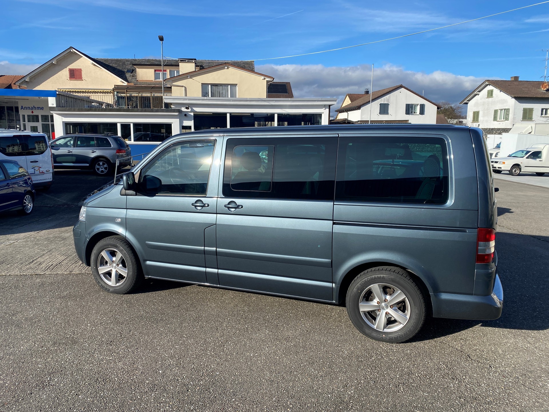VW T5 Multivan Comfortline 2.5 TDI-image-1