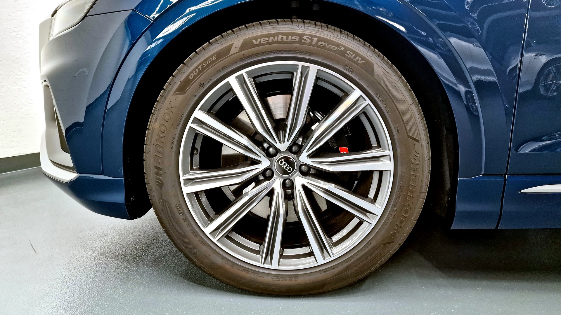 AUDI SQ8 4.0 V8 TFSI quattro T-Tronic-image-8
