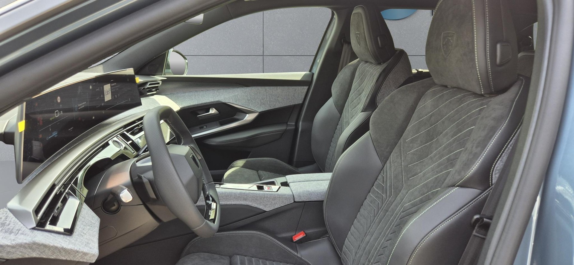 PEUGEOT 5008 e-GT-image-8