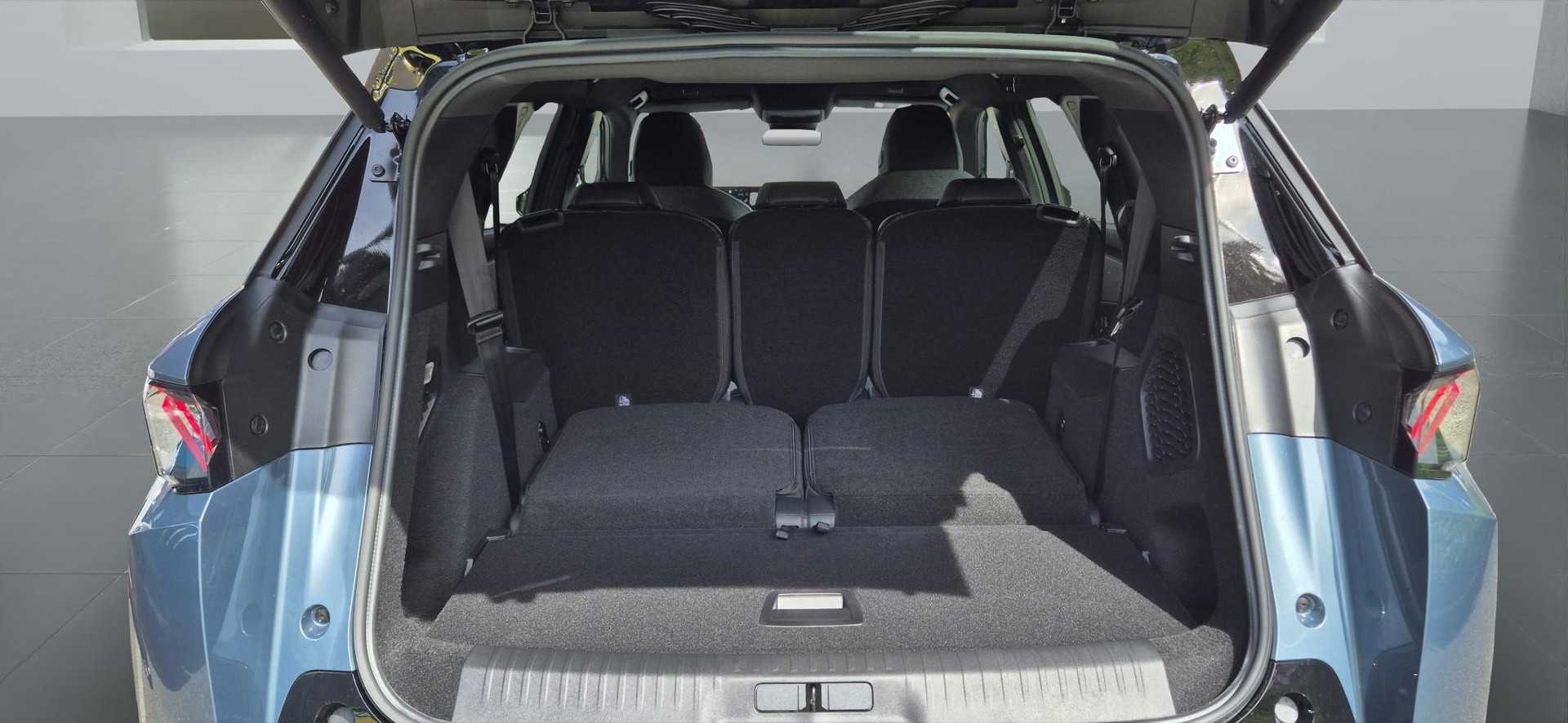PEUGEOT 5008 e-GT-image-17