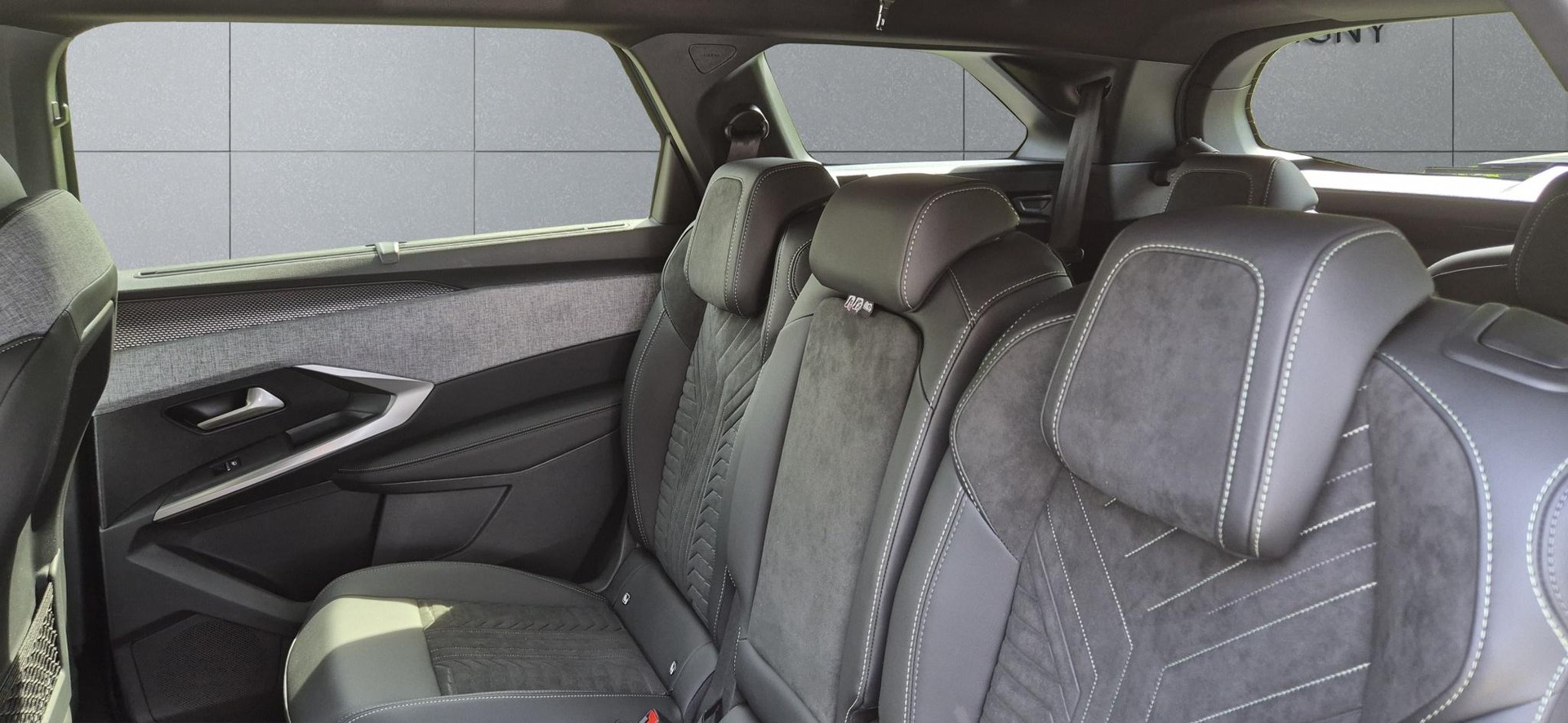 PEUGEOT 5008 e-GT-image-13