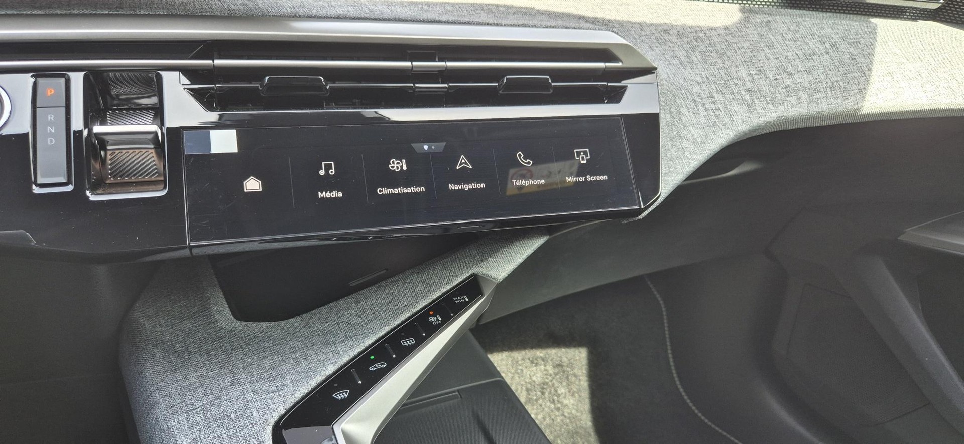 PEUGEOT 5008 e-GT-image-12