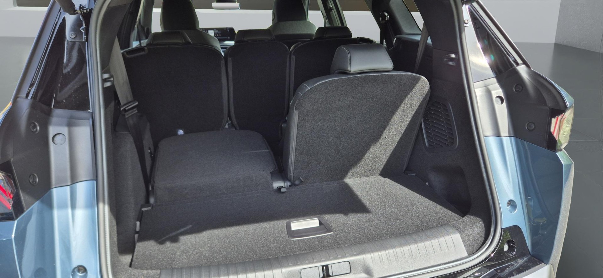 PEUGEOT 5008 e-GT-image-18