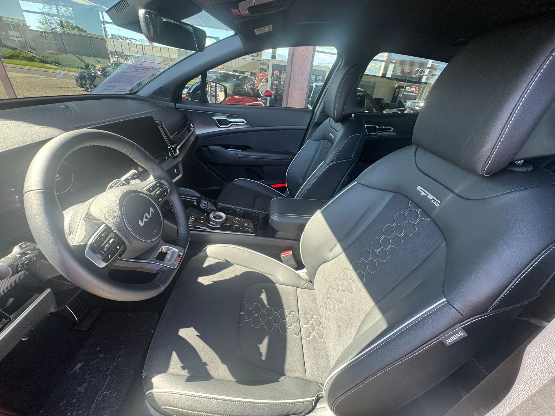 KIA Sportage 1.6T-GDi PHEV GT-Line 4x4 A-image-6