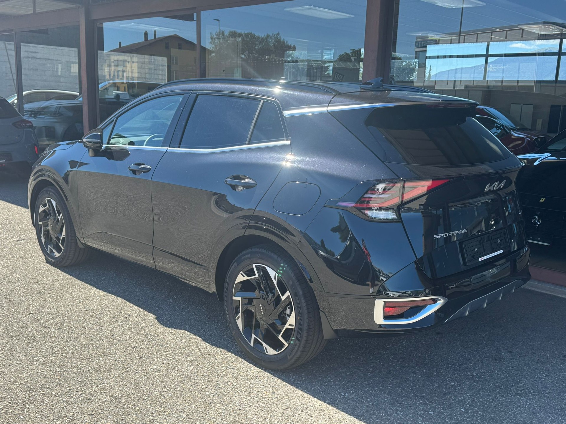 KIA Sportage 1.6T-GDi PHEV GT-Line 4x4 A-image-3