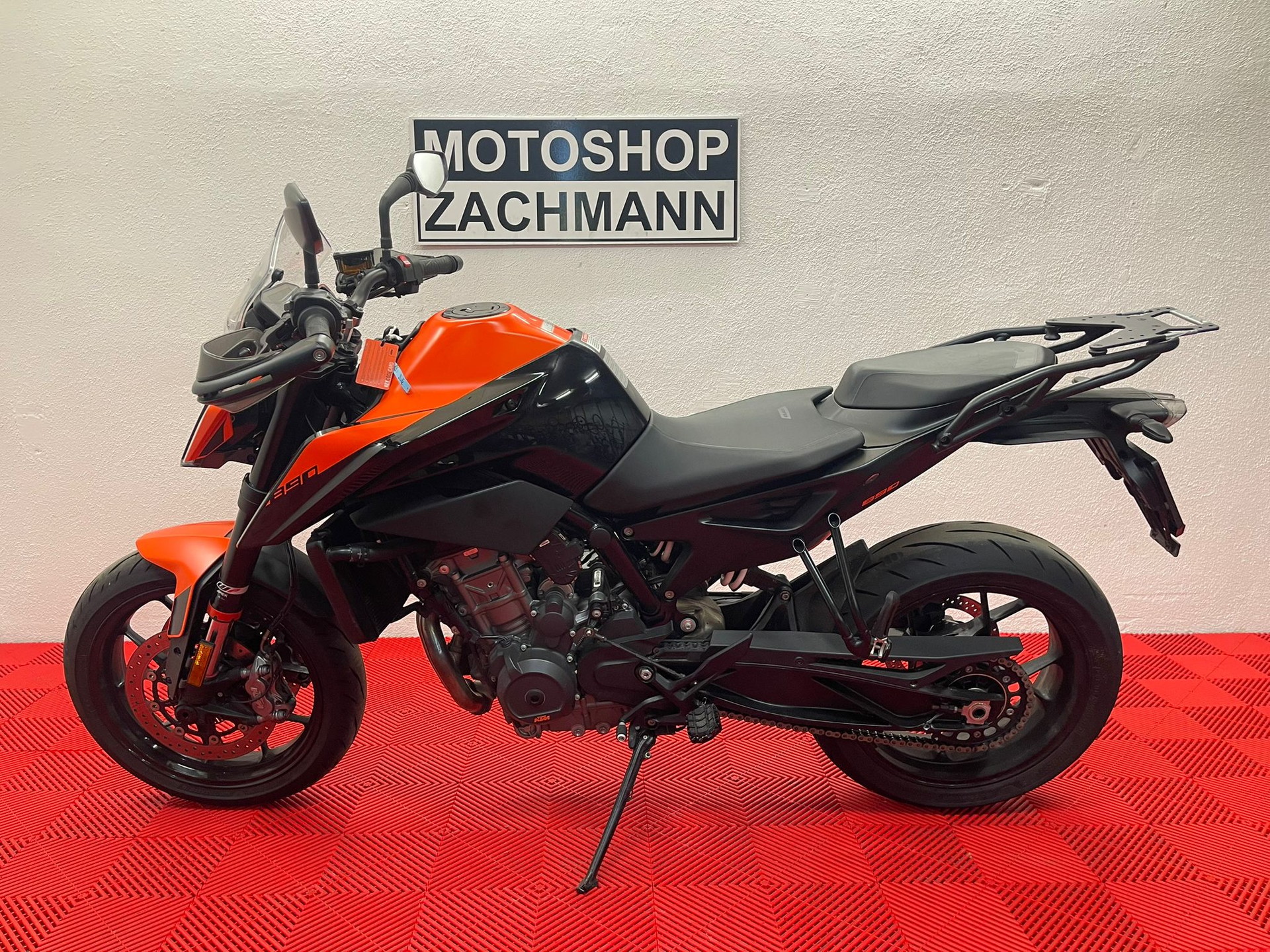 KTM 890 Duke-showroom-element-3