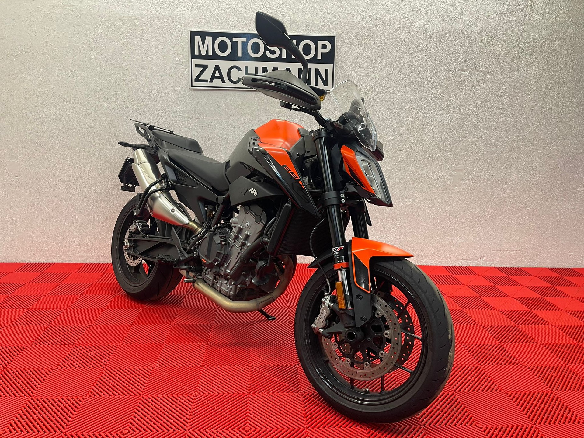 KTM 890 Duke-showroom-element-1