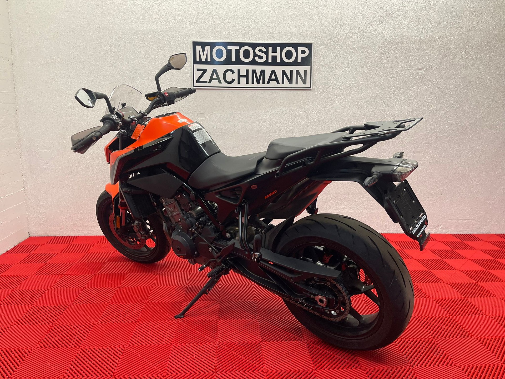 KTM 890 Duke-image-4
