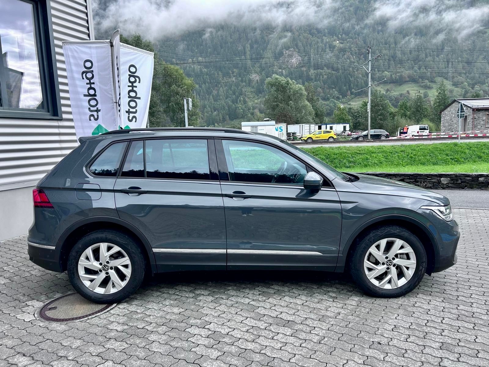VW Tiguan 2.0TSI Life 4Motion DSG-showroom-element-2