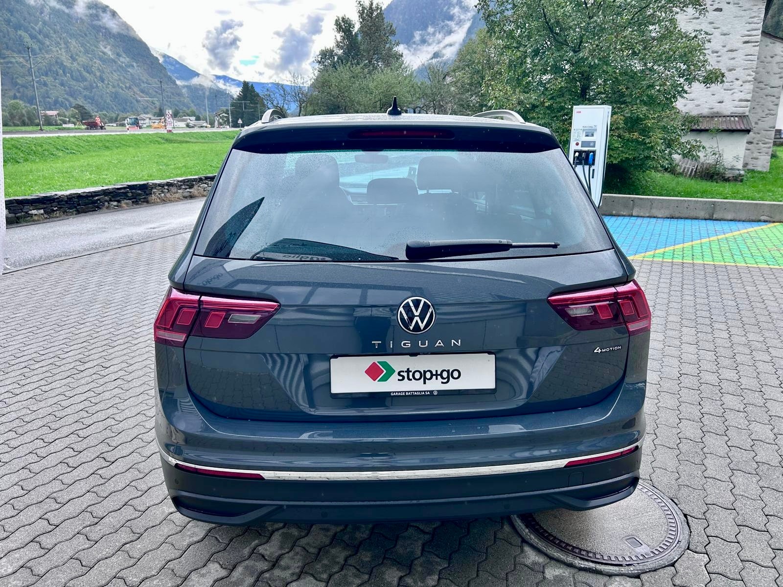 VW Tiguan 2.0TSI Life 4Motion DSG-showroom-element-1