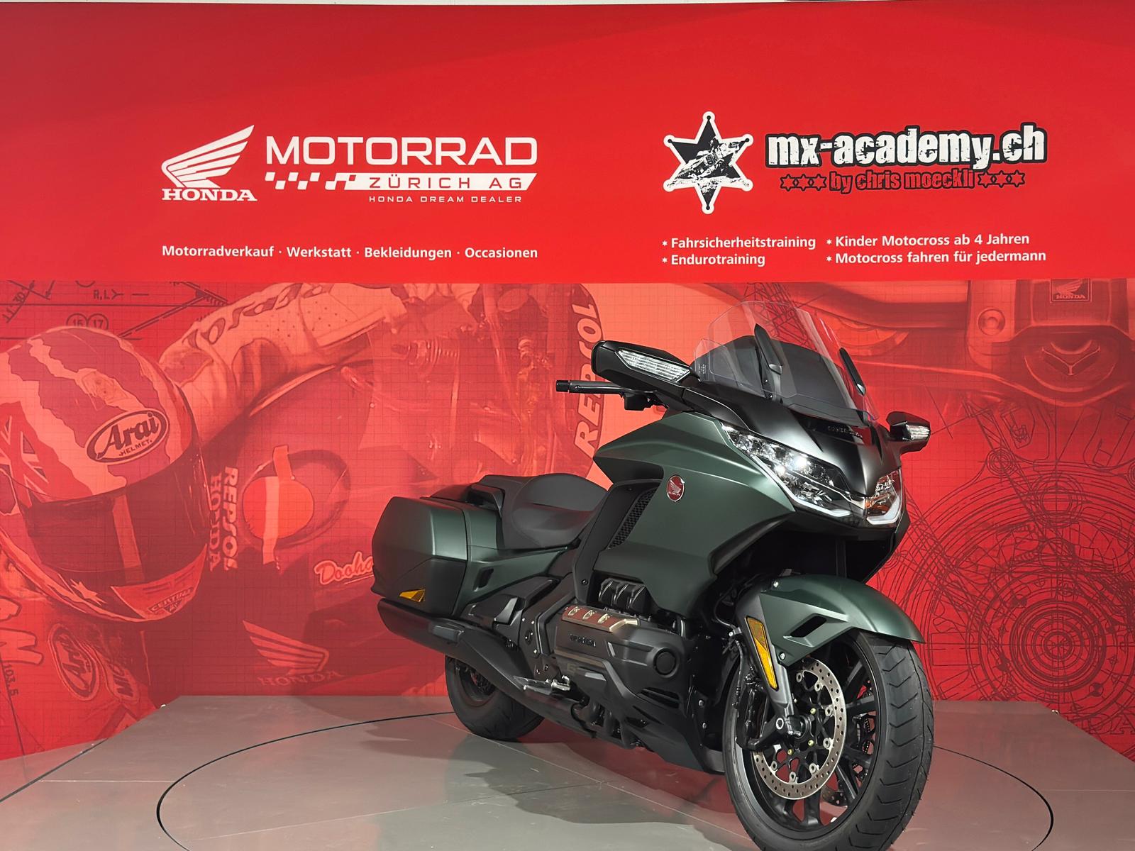 HONDA BAGGER-DCT *Grün**2024*-showroom-element-2