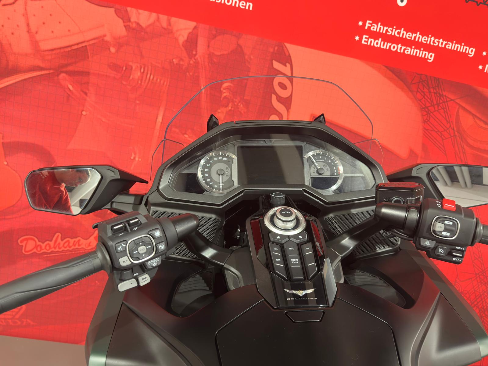HONDA BAGGER-DCT *Grün**2024*-image-7