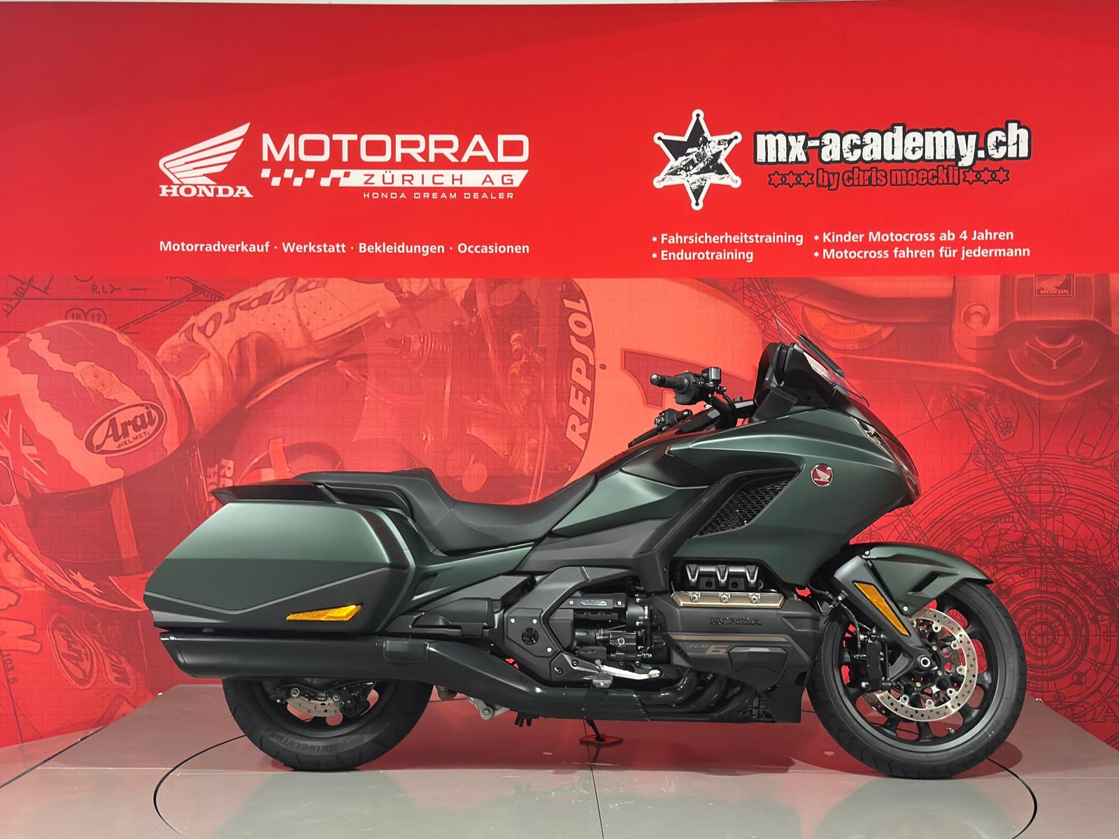 HONDA BAGGER-DCT *Grün**2024*-showroom-element-1
