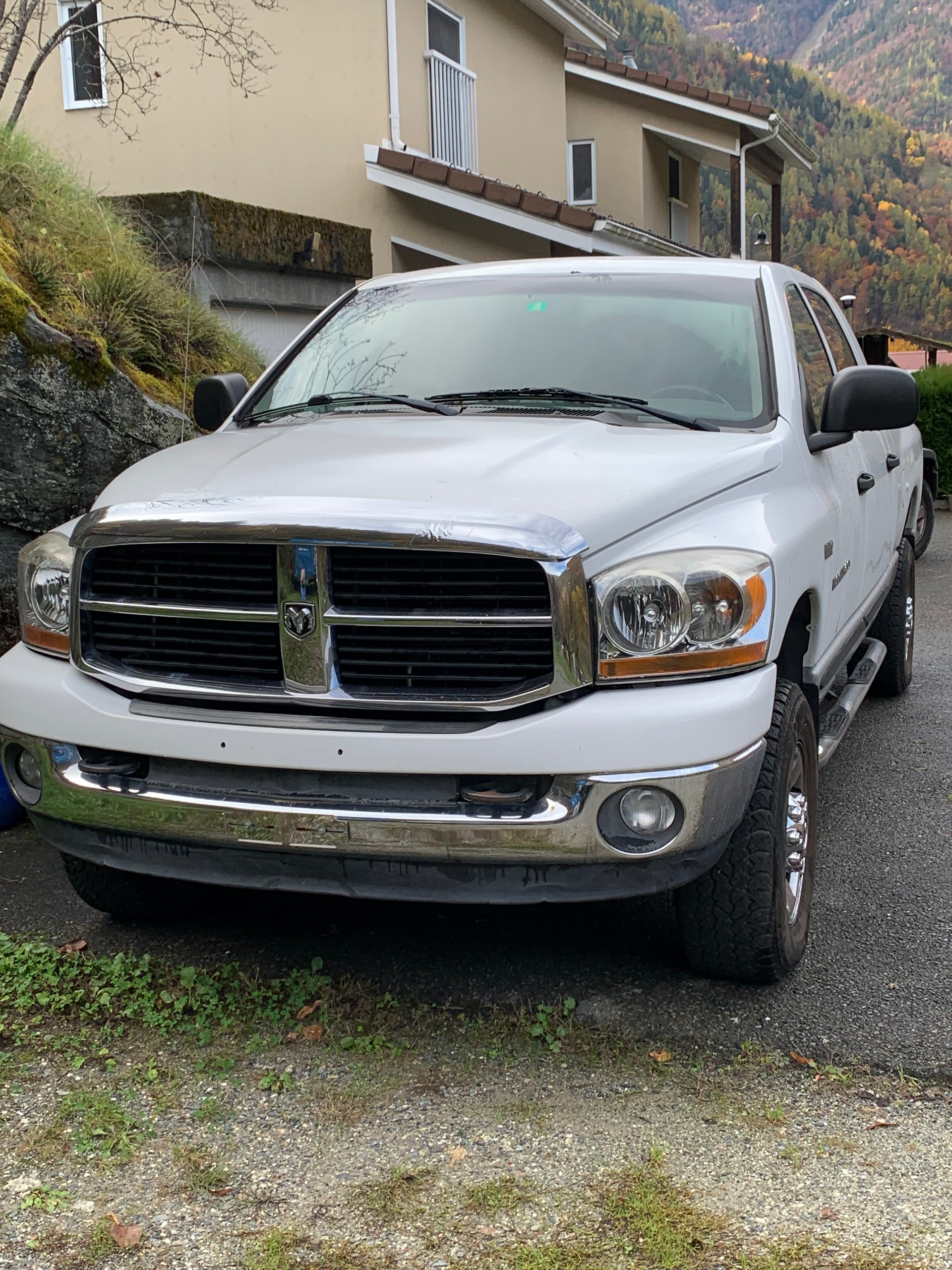 DODGE 1500 Mega Cab-image-1