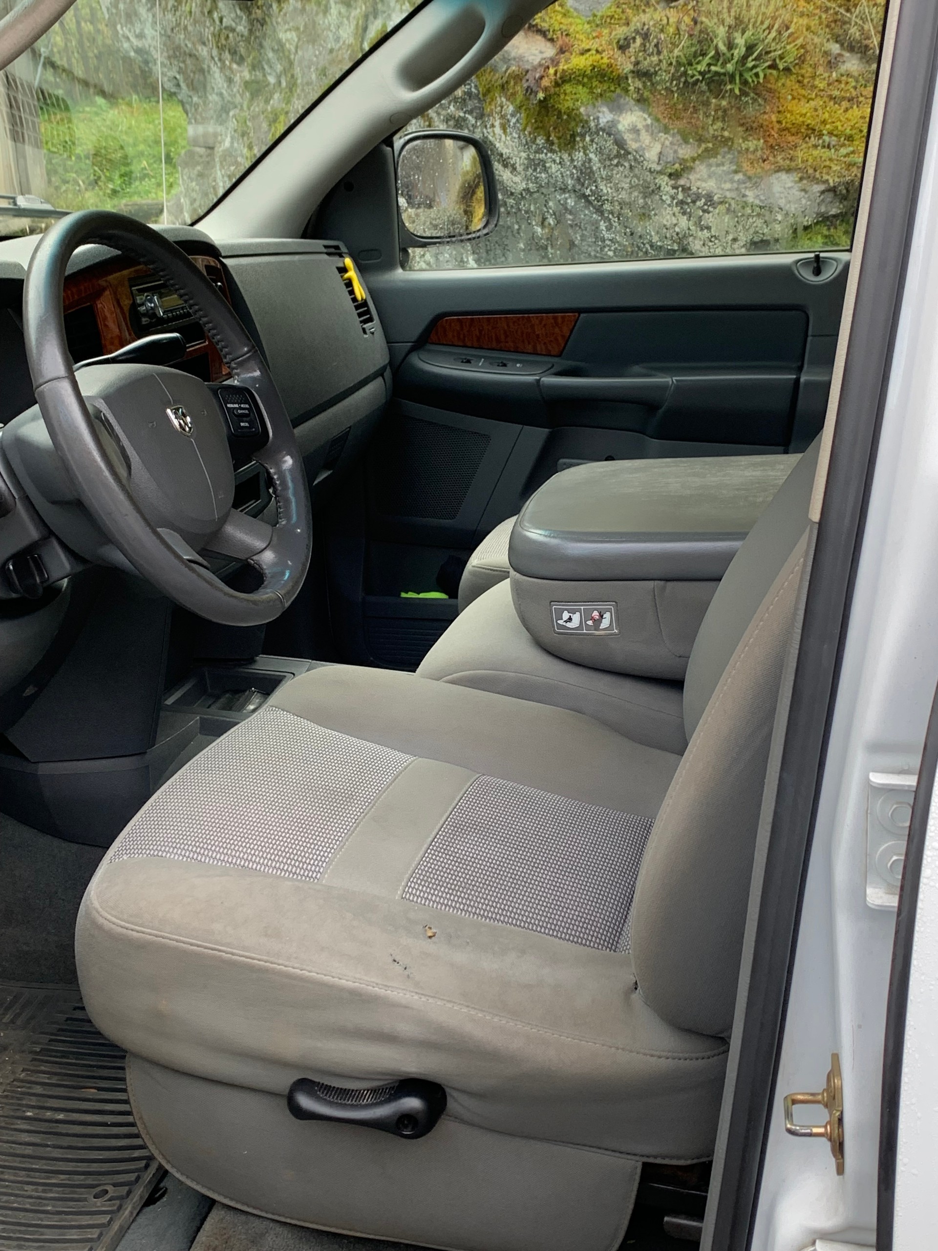 DODGE 1500 Mega Cab-image-4
