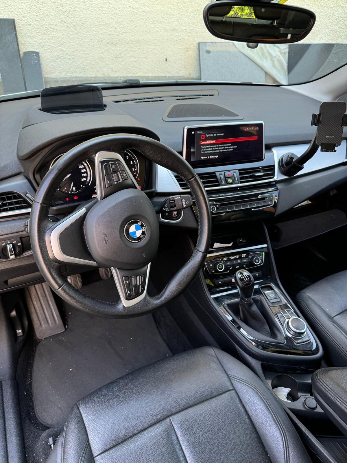 BMW 218i Active Tourer-image-4