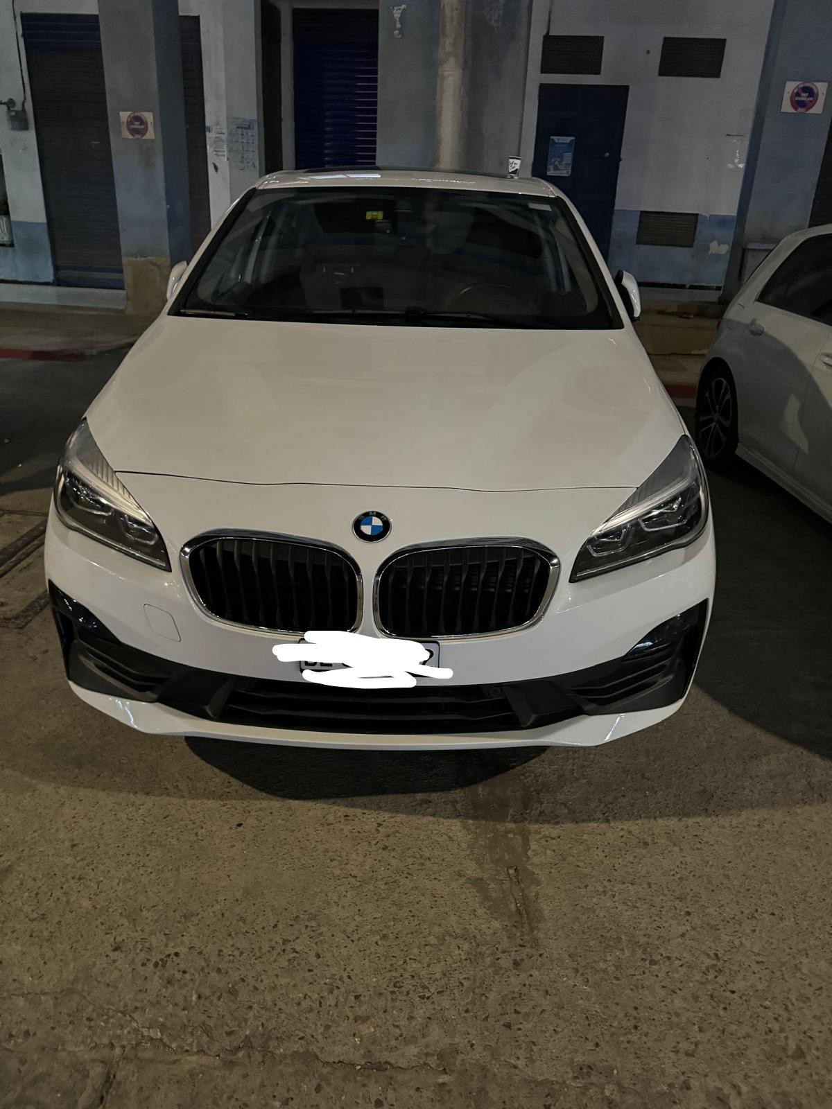 BMW 218i Active Tourer-image-0