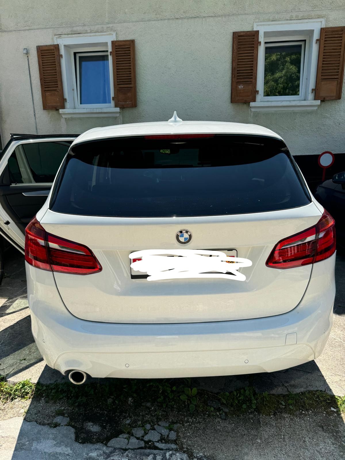 BMW 218i Active Tourer-image-2