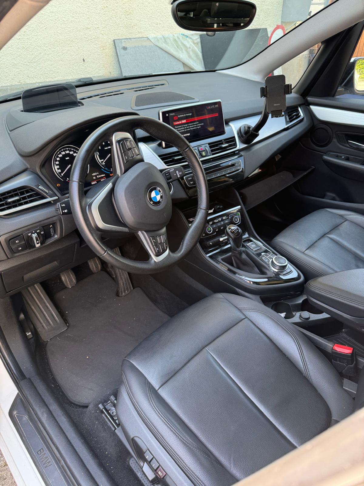 BMW 218i Active Tourer-image-1