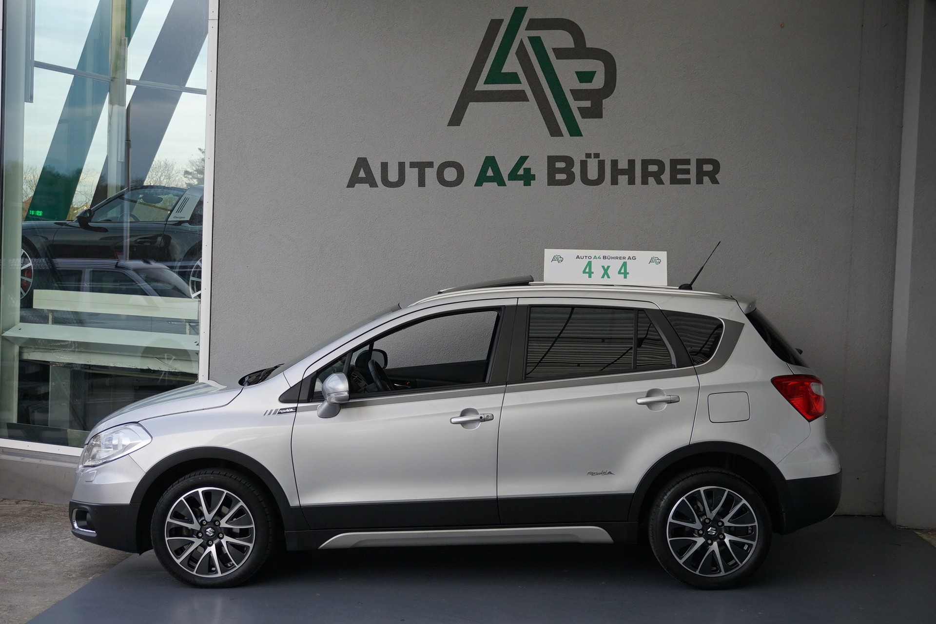 SUZUKI SX-4 S-Cross 1,6 TD PizSulai Automat 4WD mit Lederausstattung-image-0