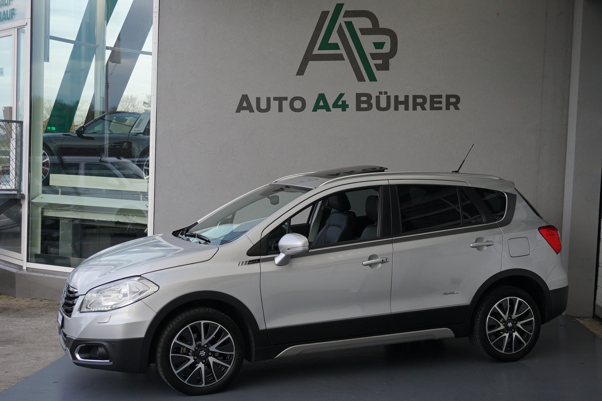 SUZUKI SX-4 S-Cross 1,6 TD PizSulai Automat 4WD mit Lederausstattung-image-3