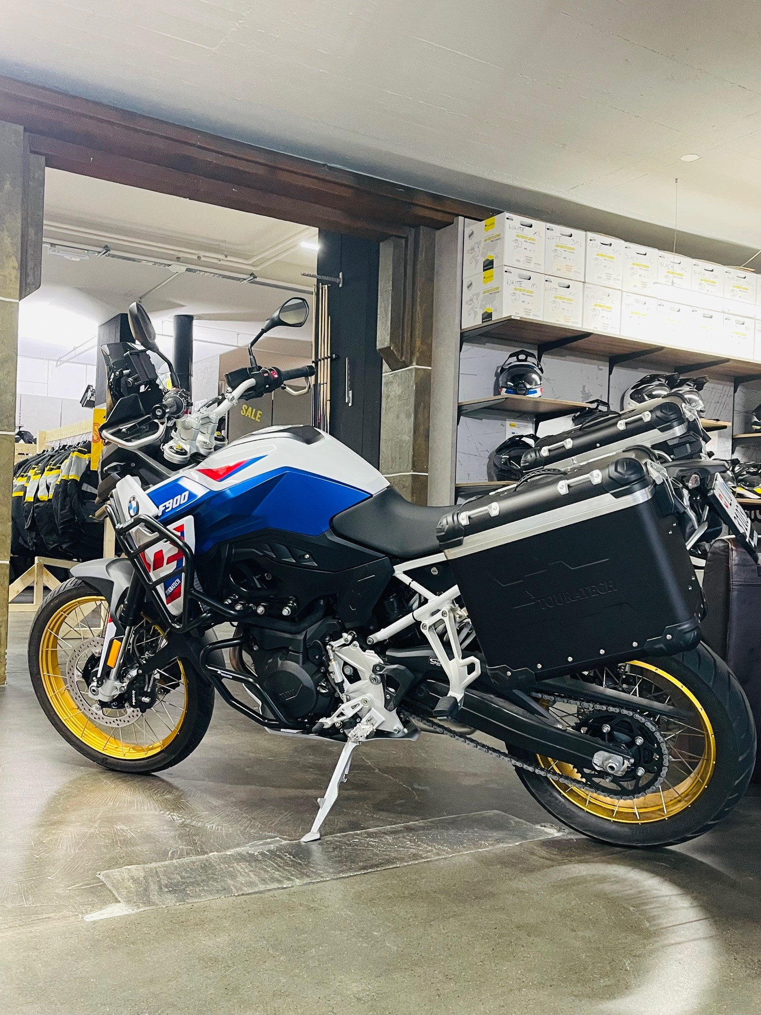 BMW F 900 GS-image-3
