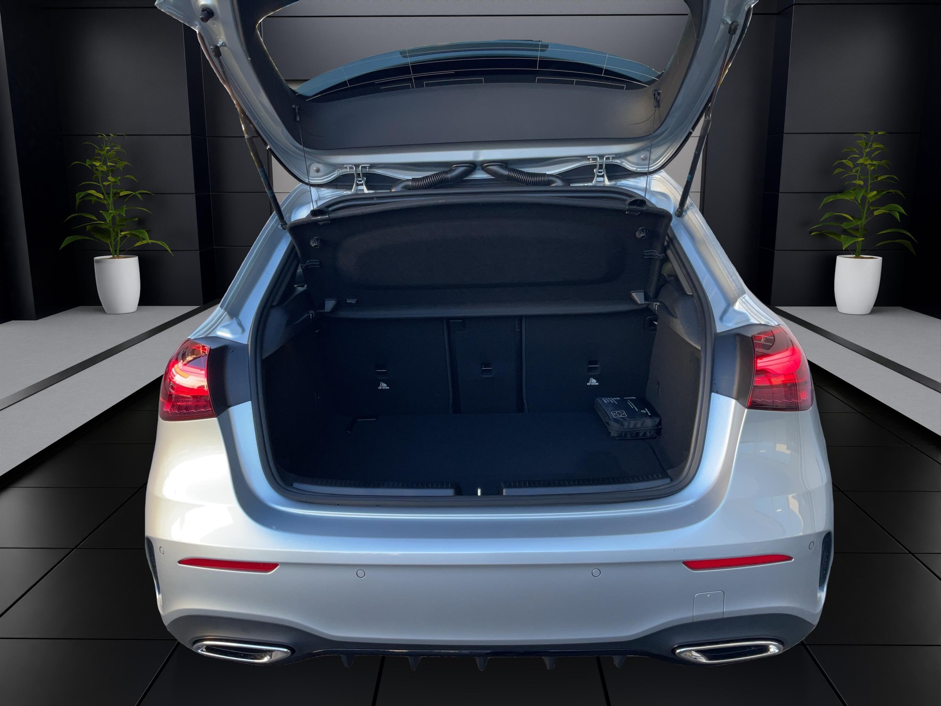 MERCEDES-BENZ A 200 Night Star AMG Line-image-8