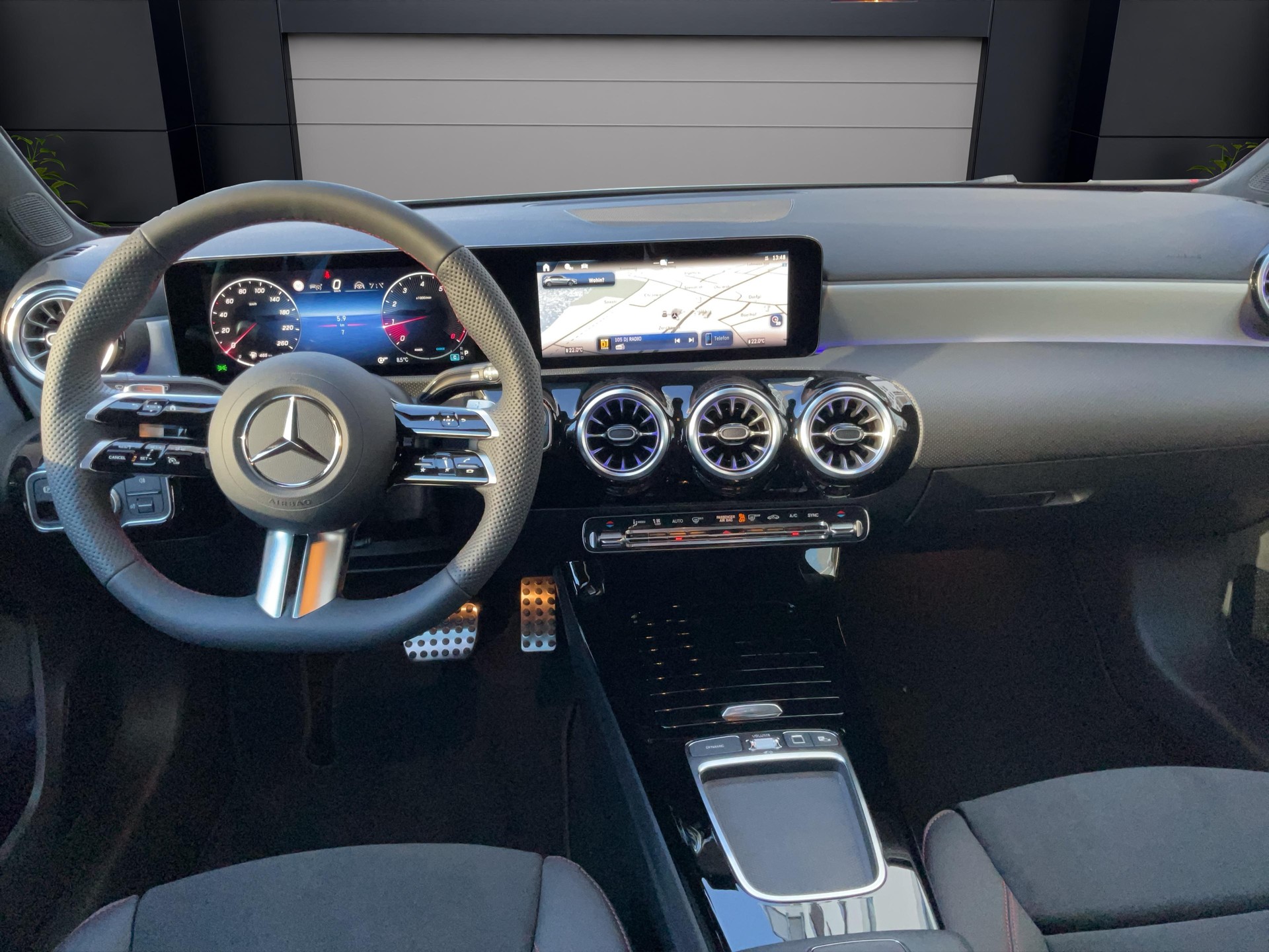 MERCEDES-BENZ A 200 Night Star AMG Line-image-5