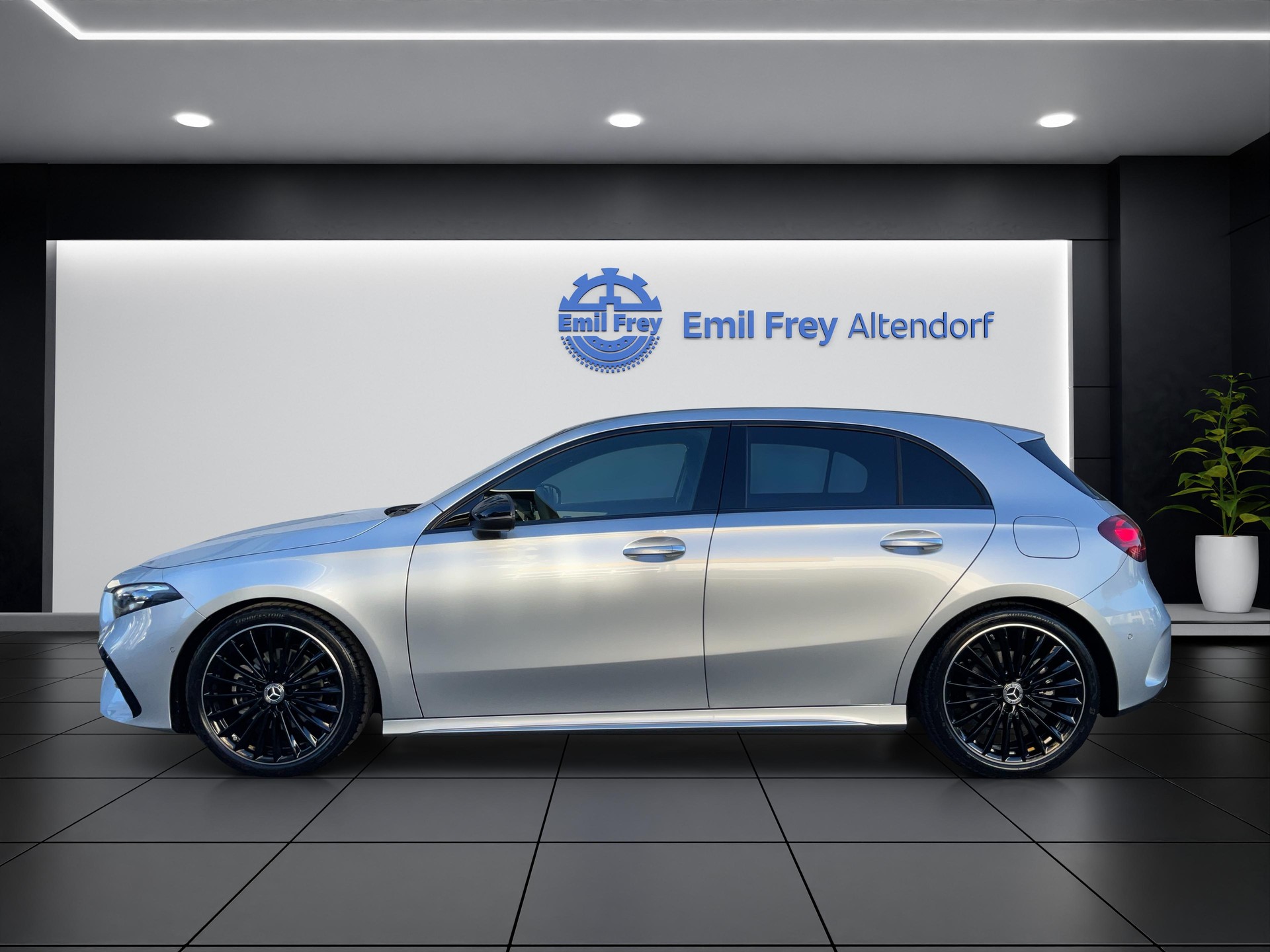 MERCEDES-BENZ A 200 Night Star AMG Line-image-2