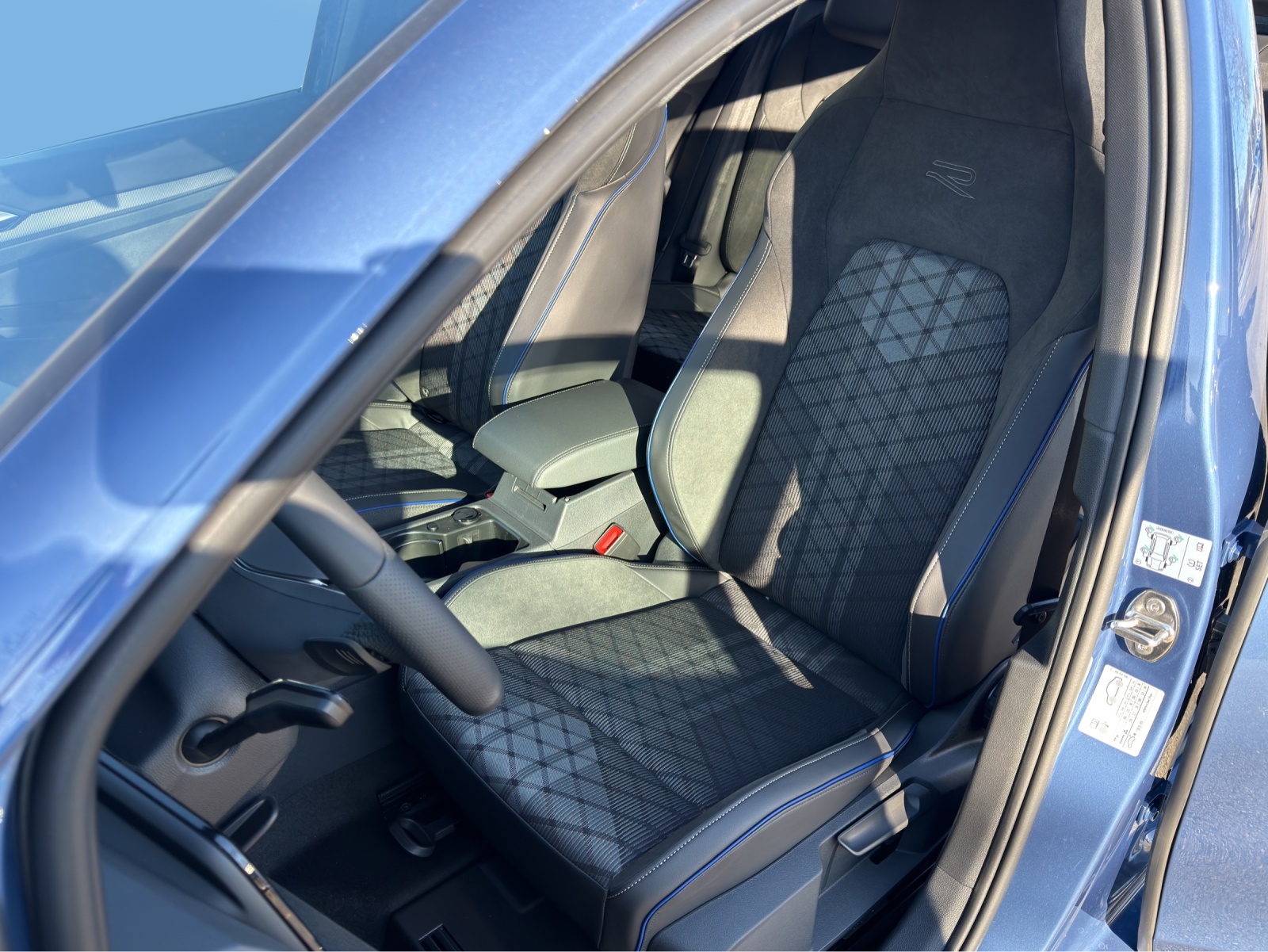 VW Golf 1.5 e TSI mHEV R-Line DSG-image-14
