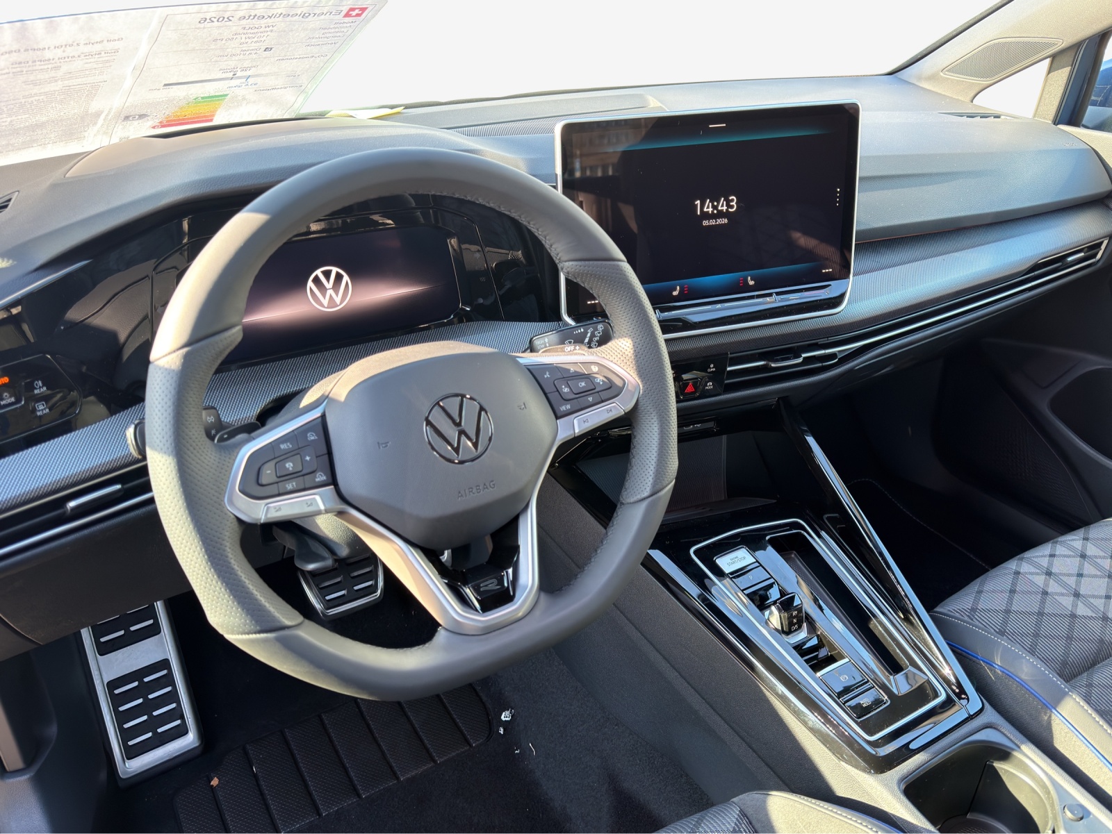 VW Golf 1.5 e TSI mHEV R-Line DSG-image-8