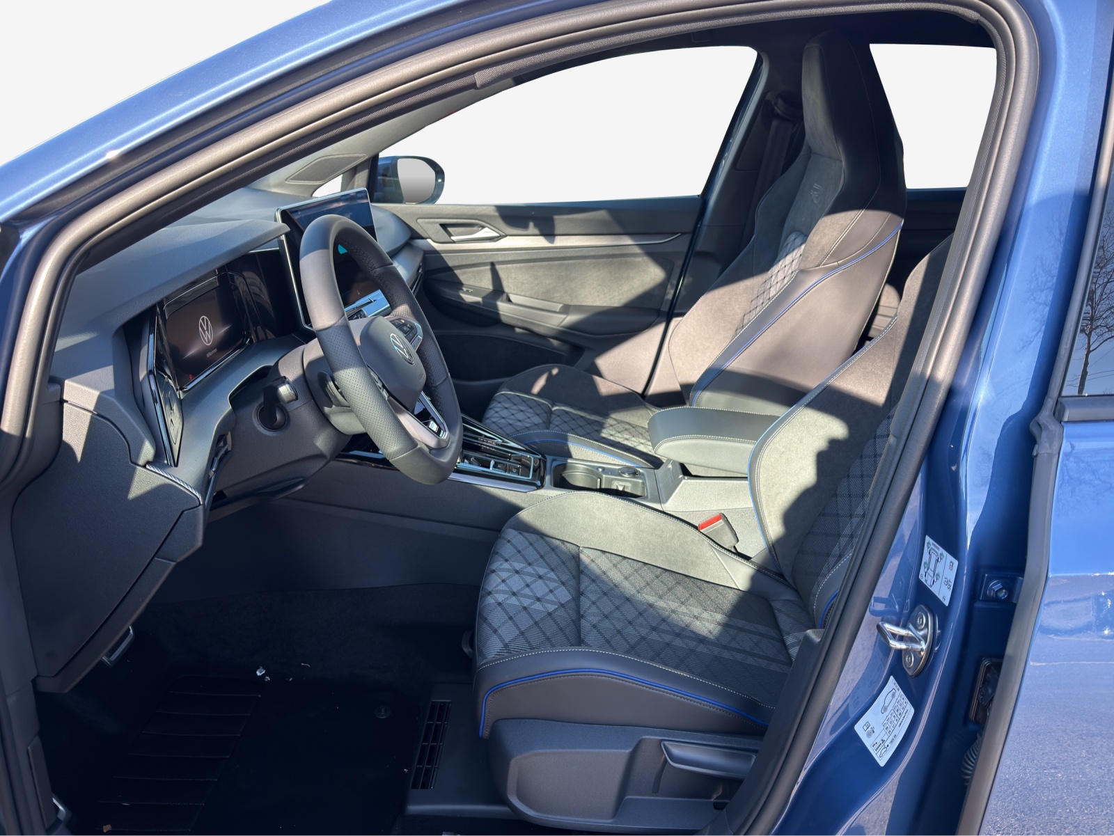 VW Golf 1.5 e TSI mHEV R-Line DSG-image-7