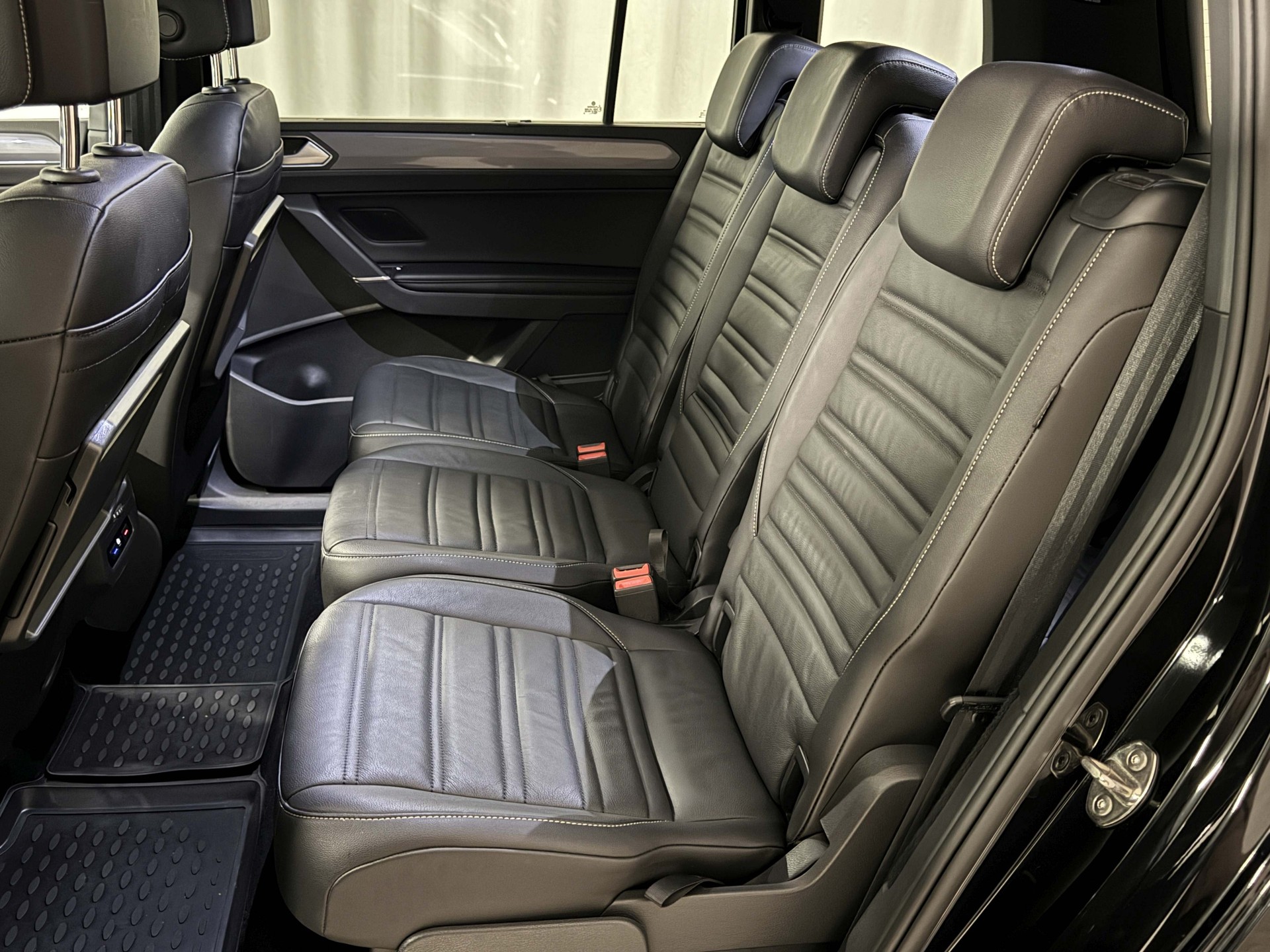 VW Touran 2.0 TDI BlueMotion Technology Sport DSG-image-11