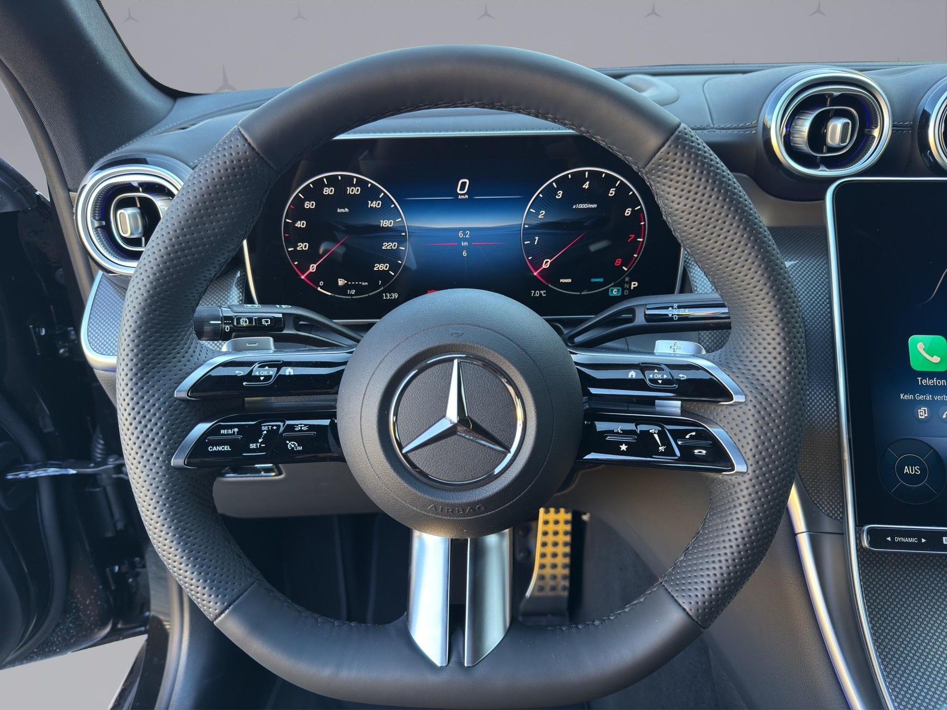 MERCEDES-BENZ GLC 200 AMG Line 4matic-image-11