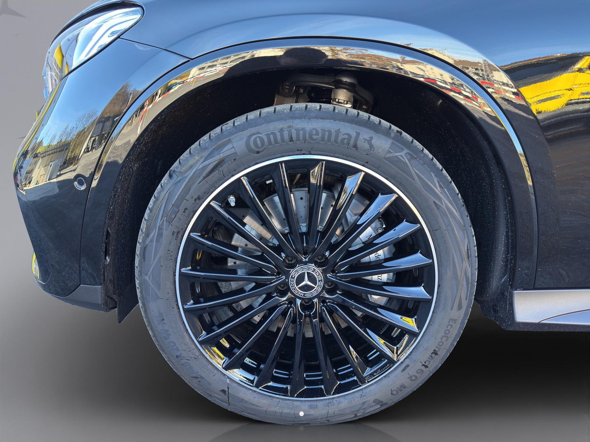 MERCEDES-BENZ GLC 200 AMG Line 4matic-image-4