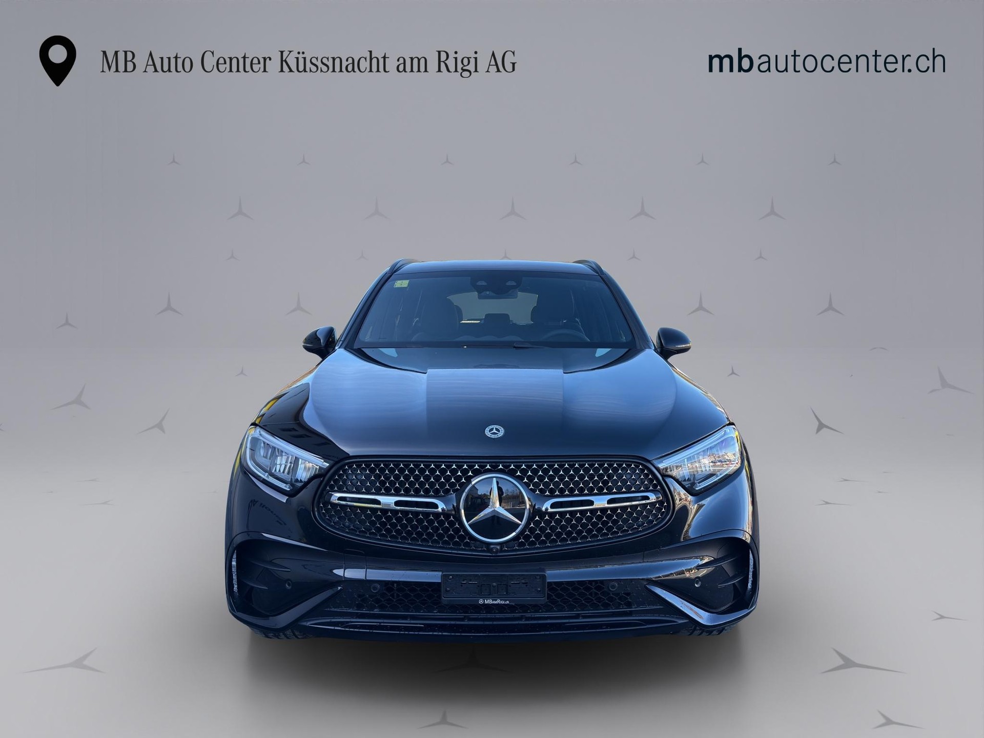 MERCEDES-BENZ GLC 200 AMG Line 4matic-image-2