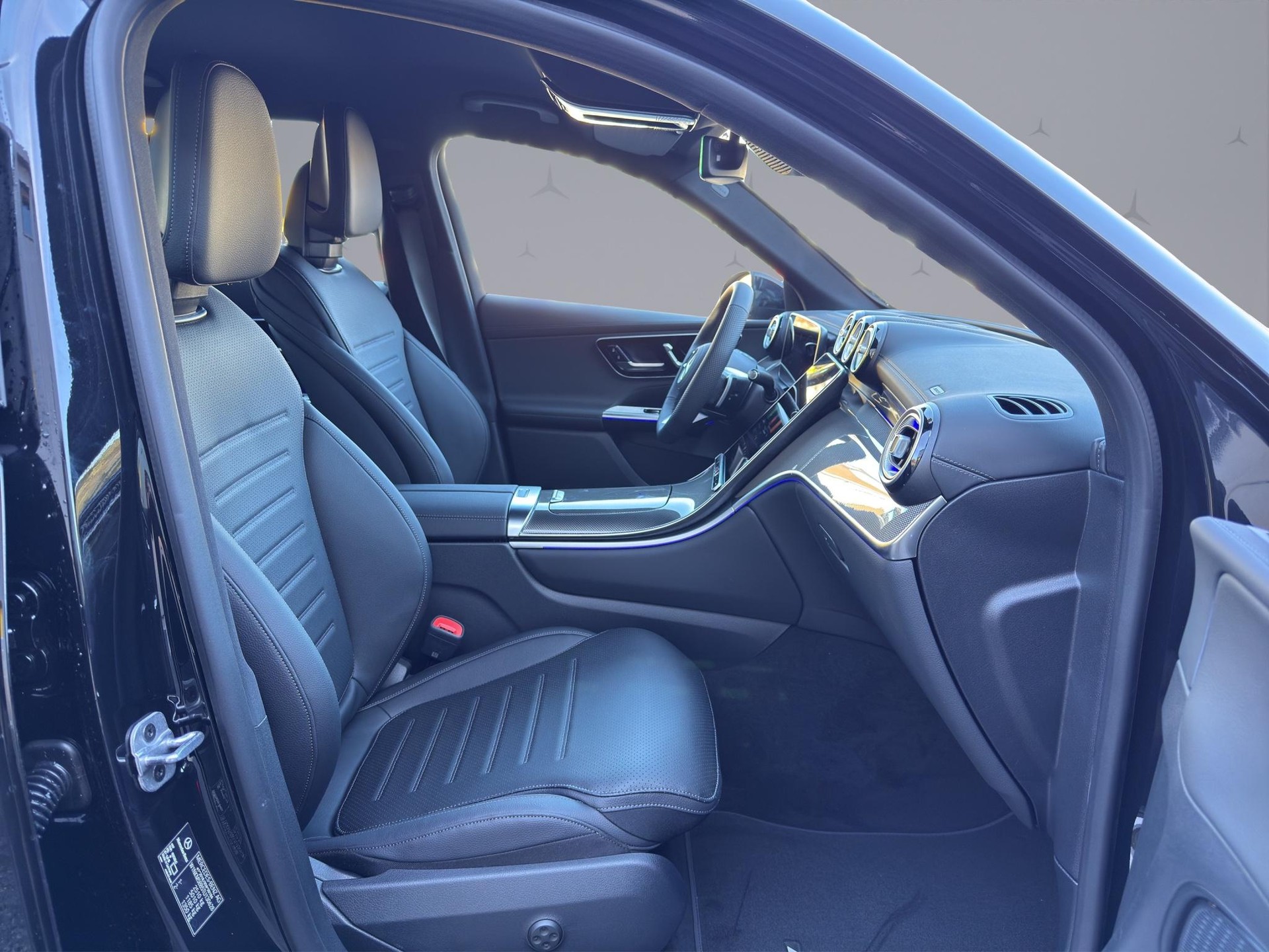 MERCEDES-BENZ GLC 200 AMG Line 4matic-image-17
