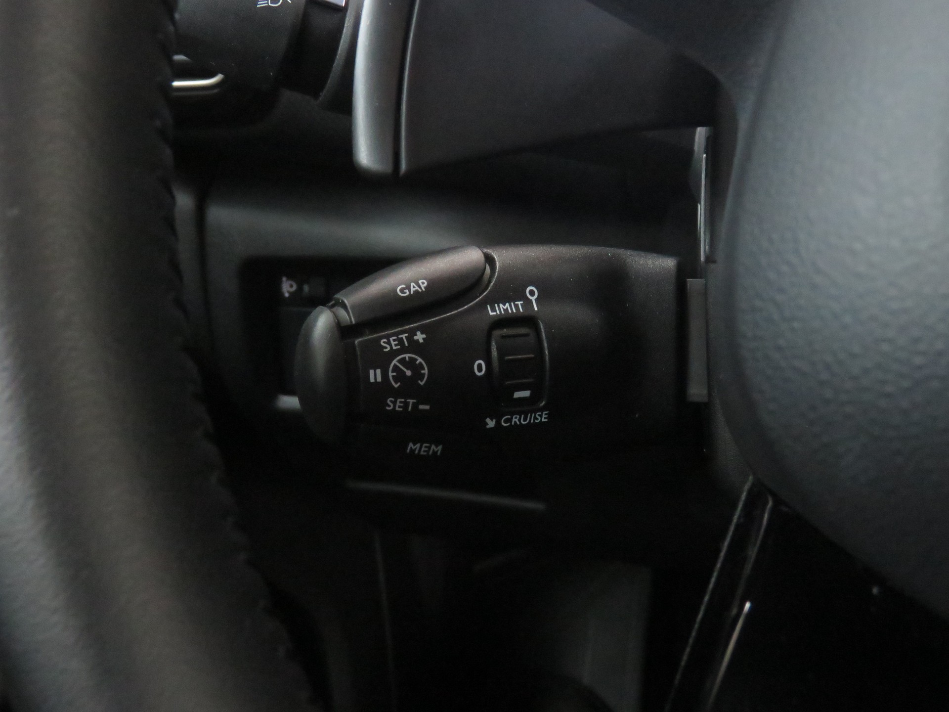 CITROEN C5 Aircross 1.6 PHEV Swiss Edition-image-21