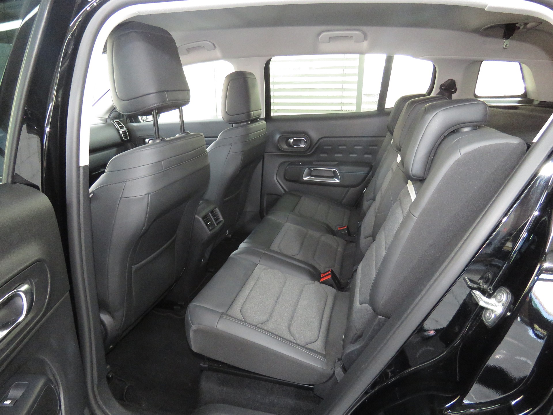 CITROEN C5 Aircross 1.6 PHEV Swiss Edition-image-8