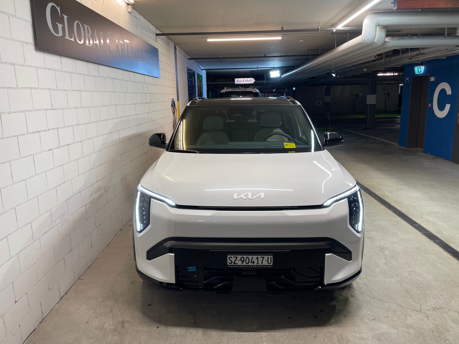 KIA EV3 81,4 kWh GT-Line mit GT-Line Pack und Panoramadach und AHK!-image-1