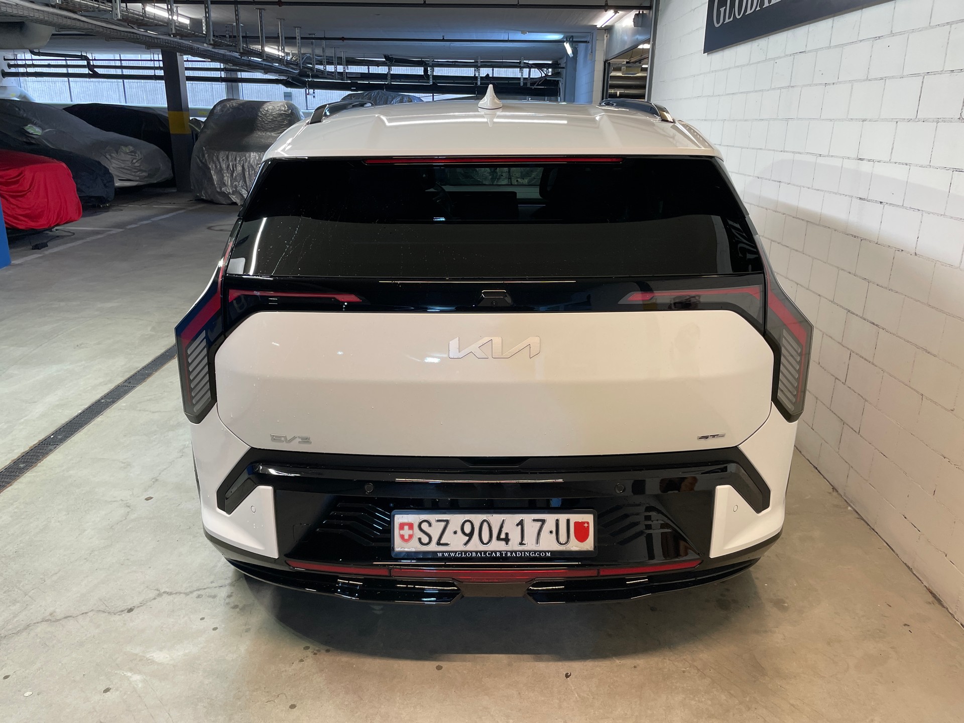 KIA EV3 81,4 kWh GT-Line mit GT-Line Pack und Panoramadach und AHK!-image-4