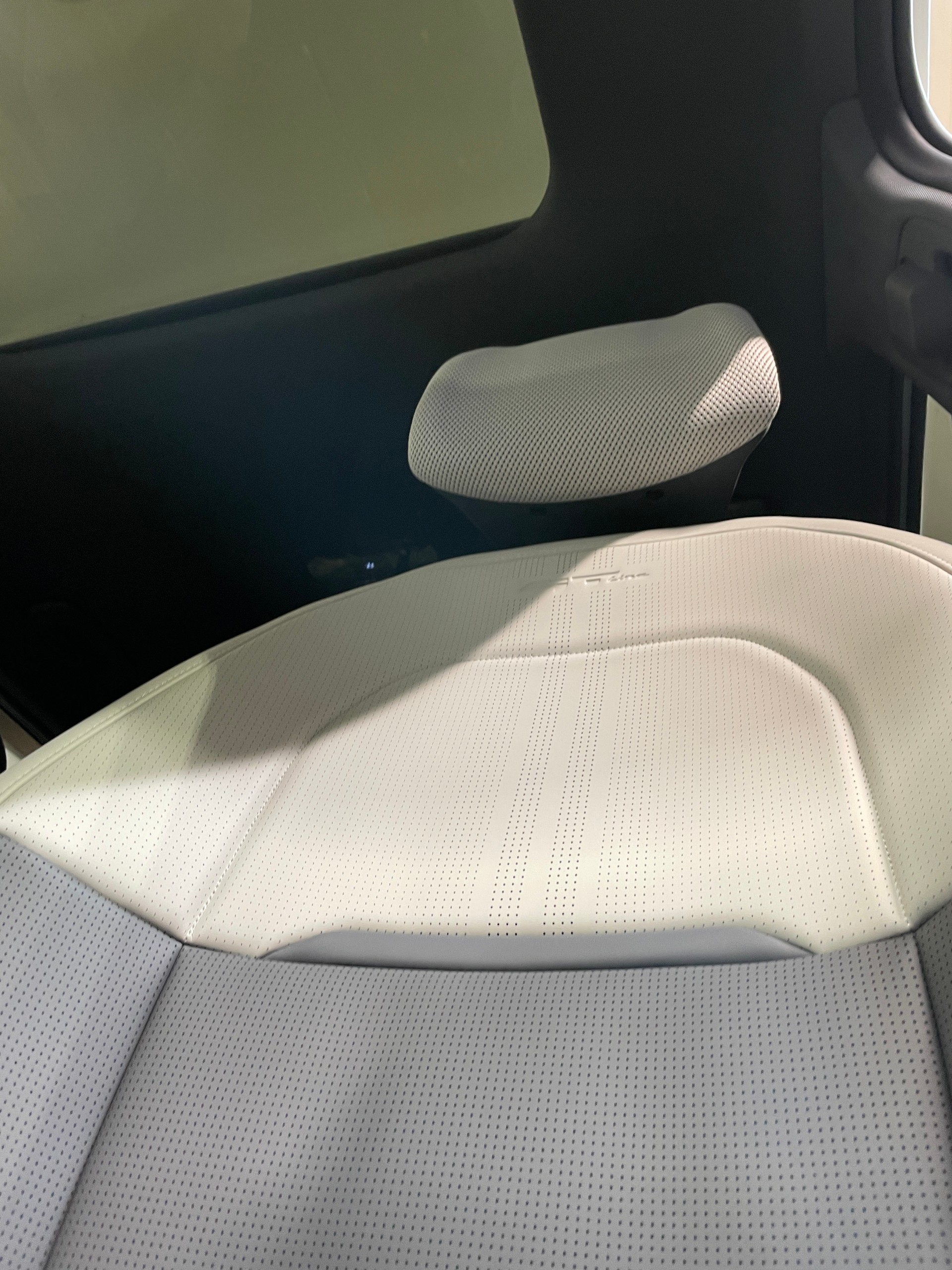 KIA EV3 81,4 kWh GT-Line mit GT-Line Pack und Panoramadach und AHK!-image-9