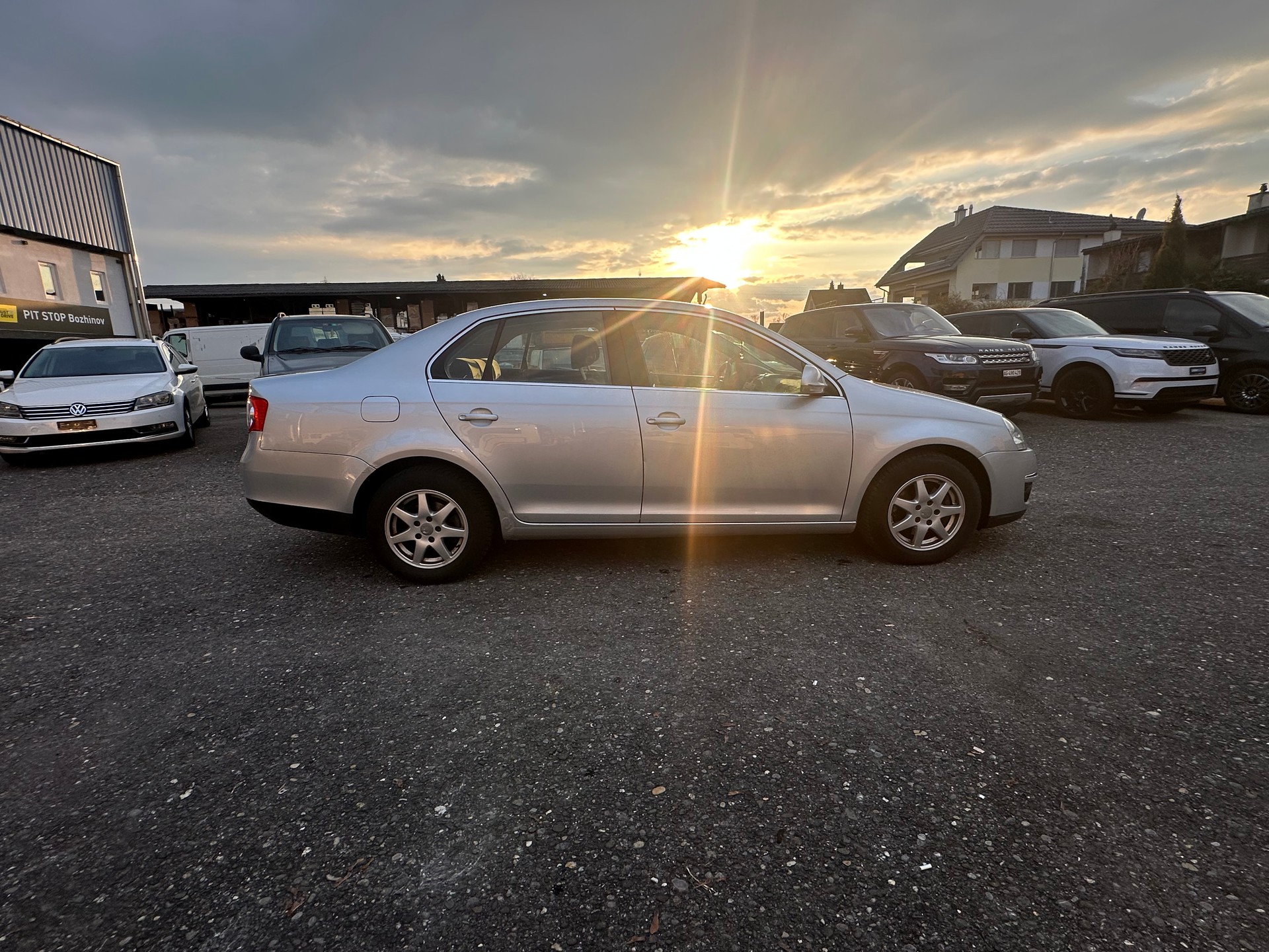 VW JETTA-image-3