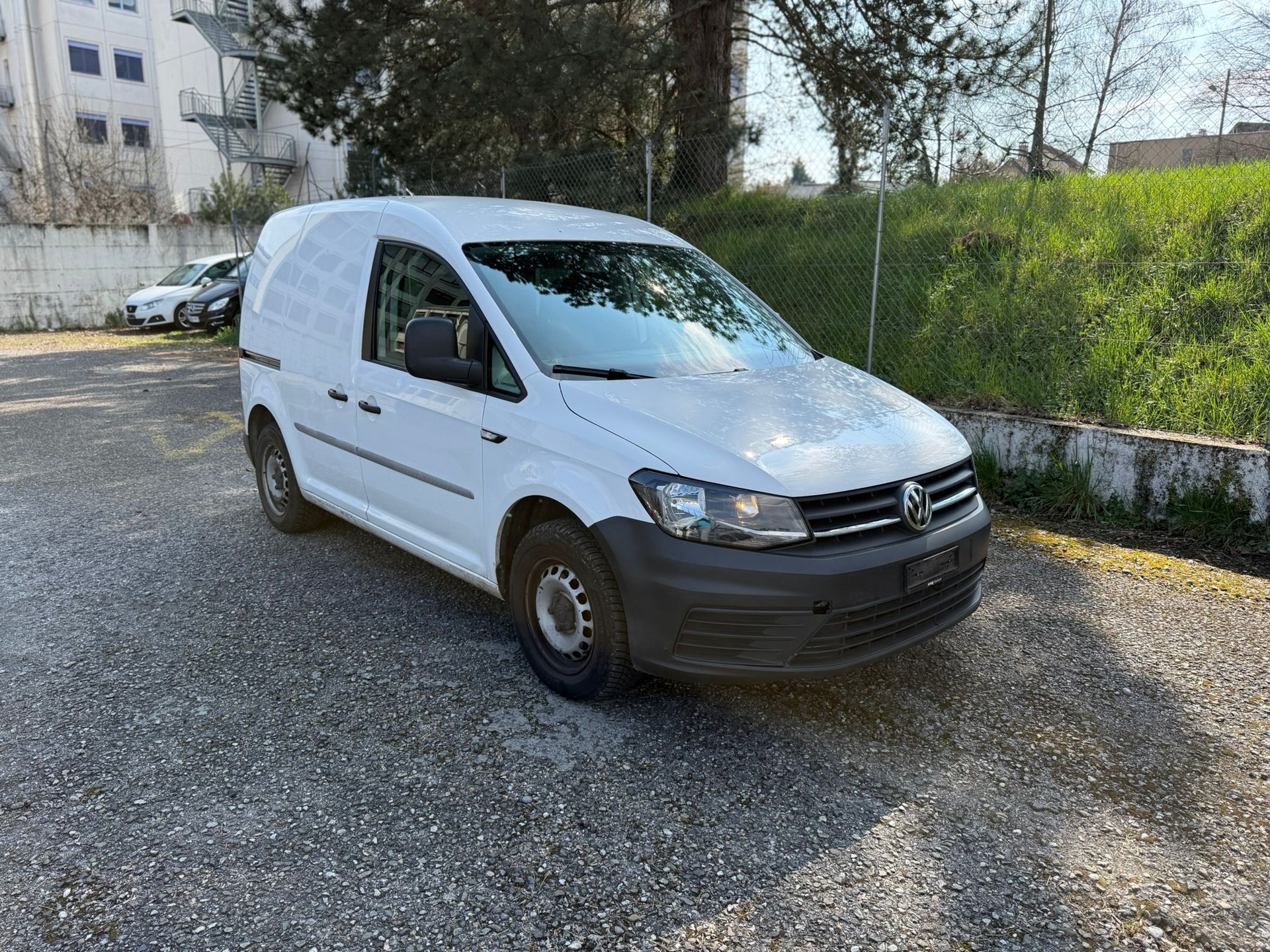 VW Caddy 1.2 TSI Entry BlueMotion Technology-image-2