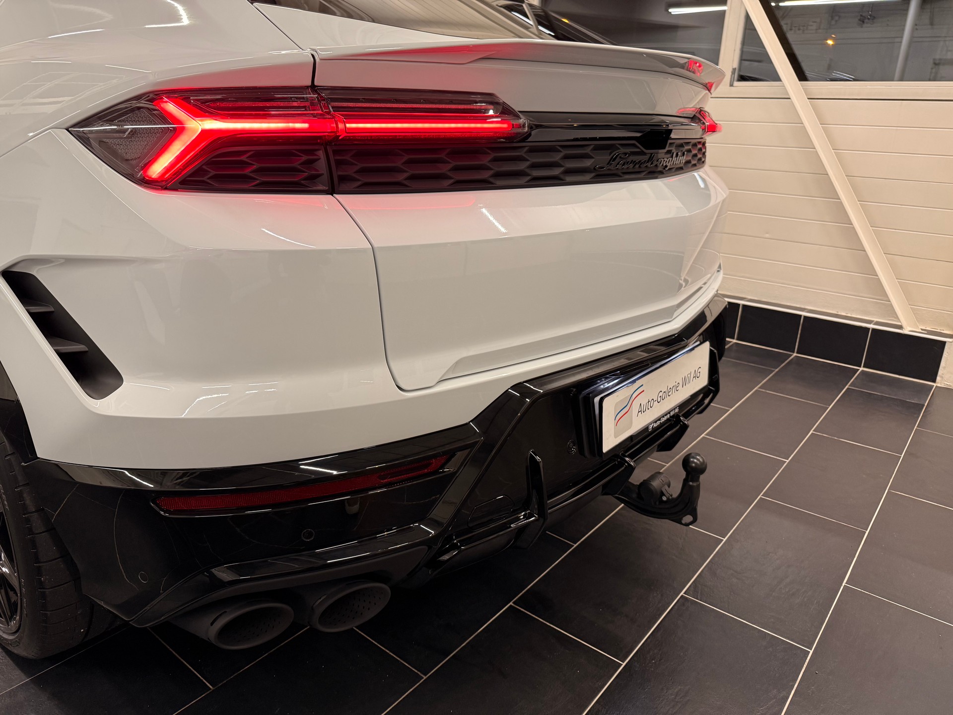 LAMBORGHINI Urus 4.0 SE-image-18
