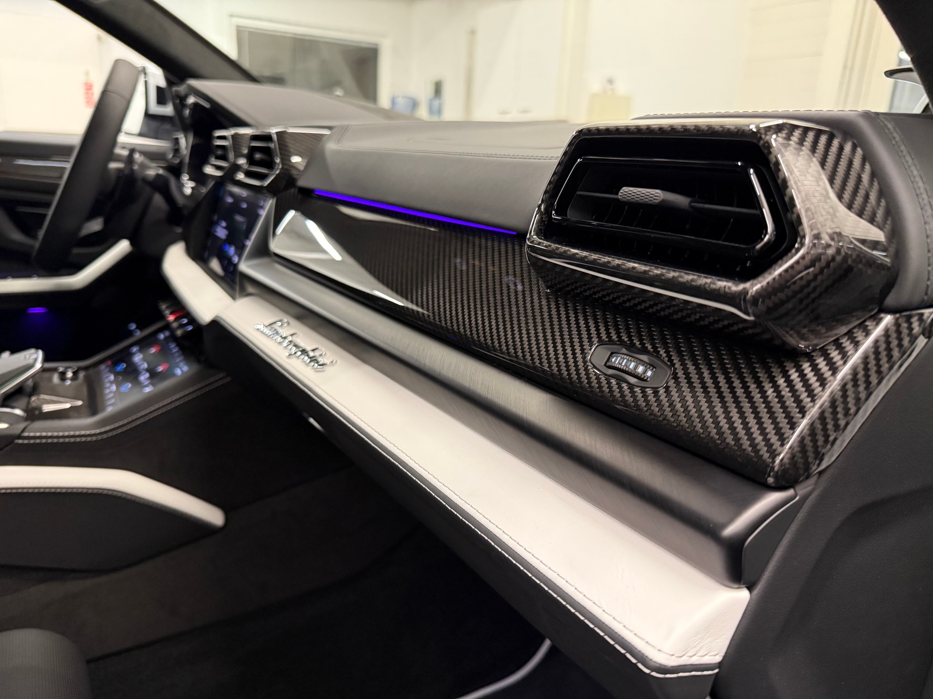 LAMBORGHINI Urus 4.0 SE-image-7