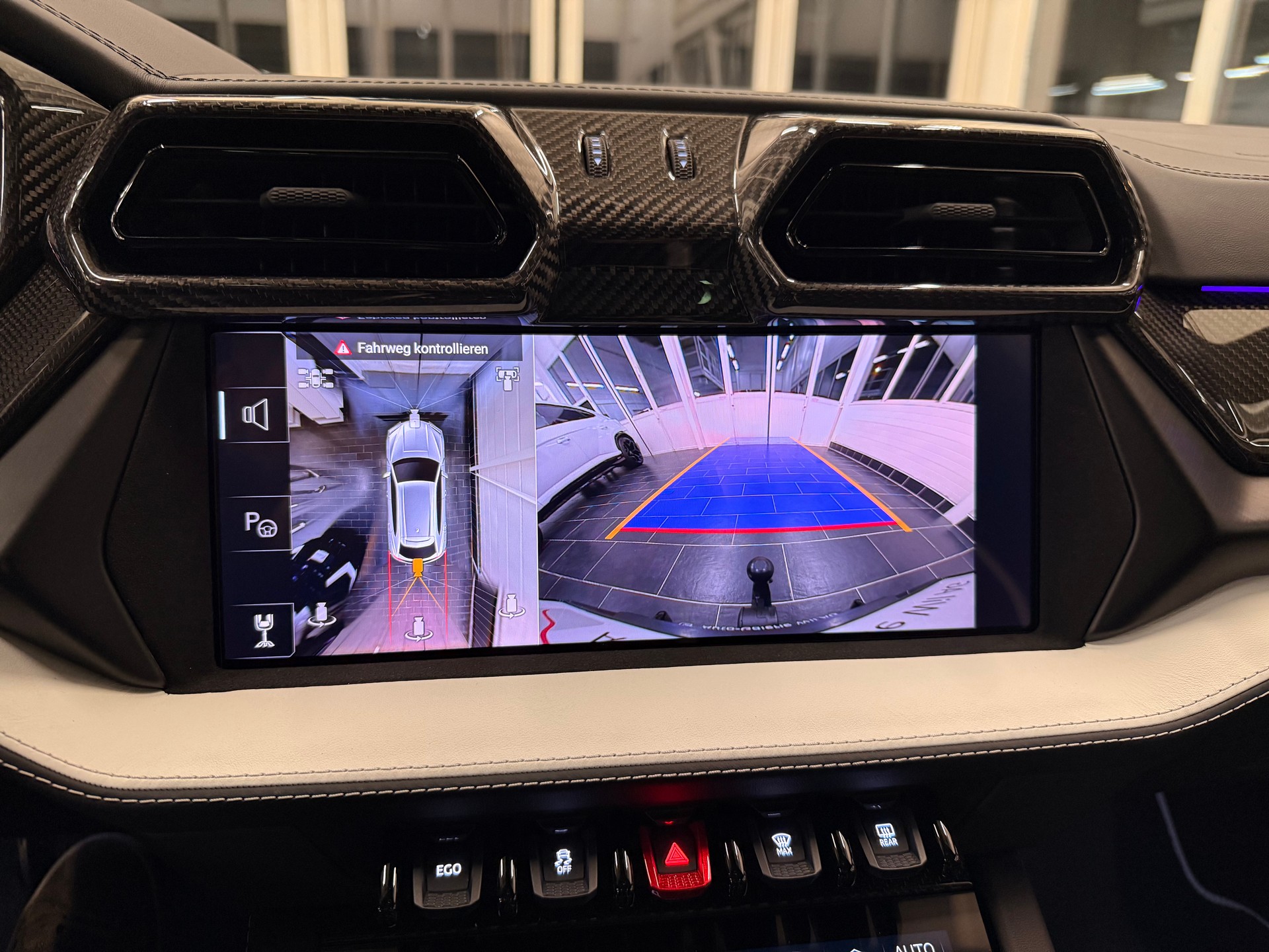 LAMBORGHINI Urus 4.0 SE-image-13
