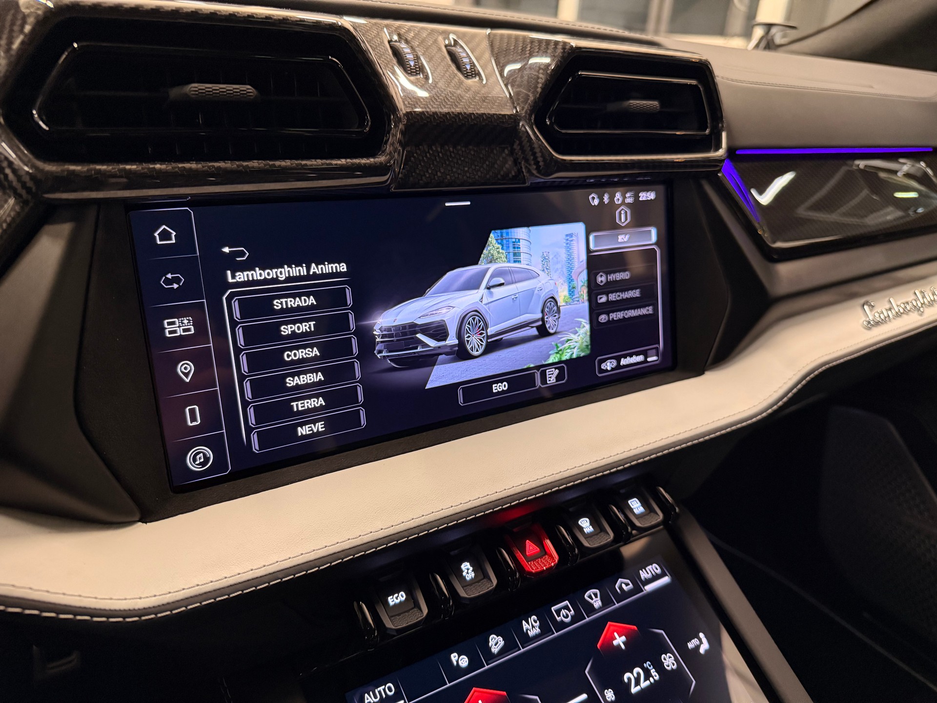 LAMBORGHINI Urus 4.0 SE-image-16