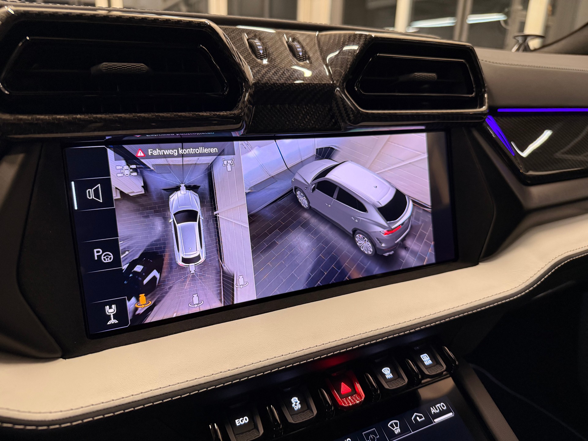 LAMBORGHINI Urus 4.0 SE-image-17