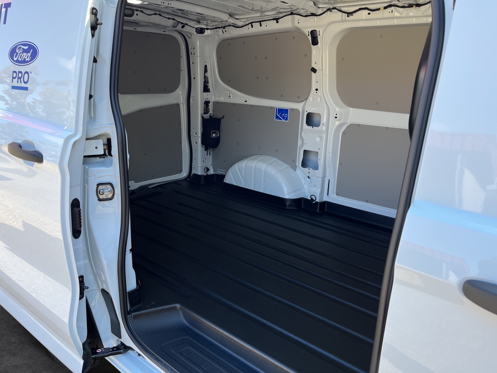 FORD E-Transit Custom Van 320 L1 74 kWh Trend Elektro-image-9